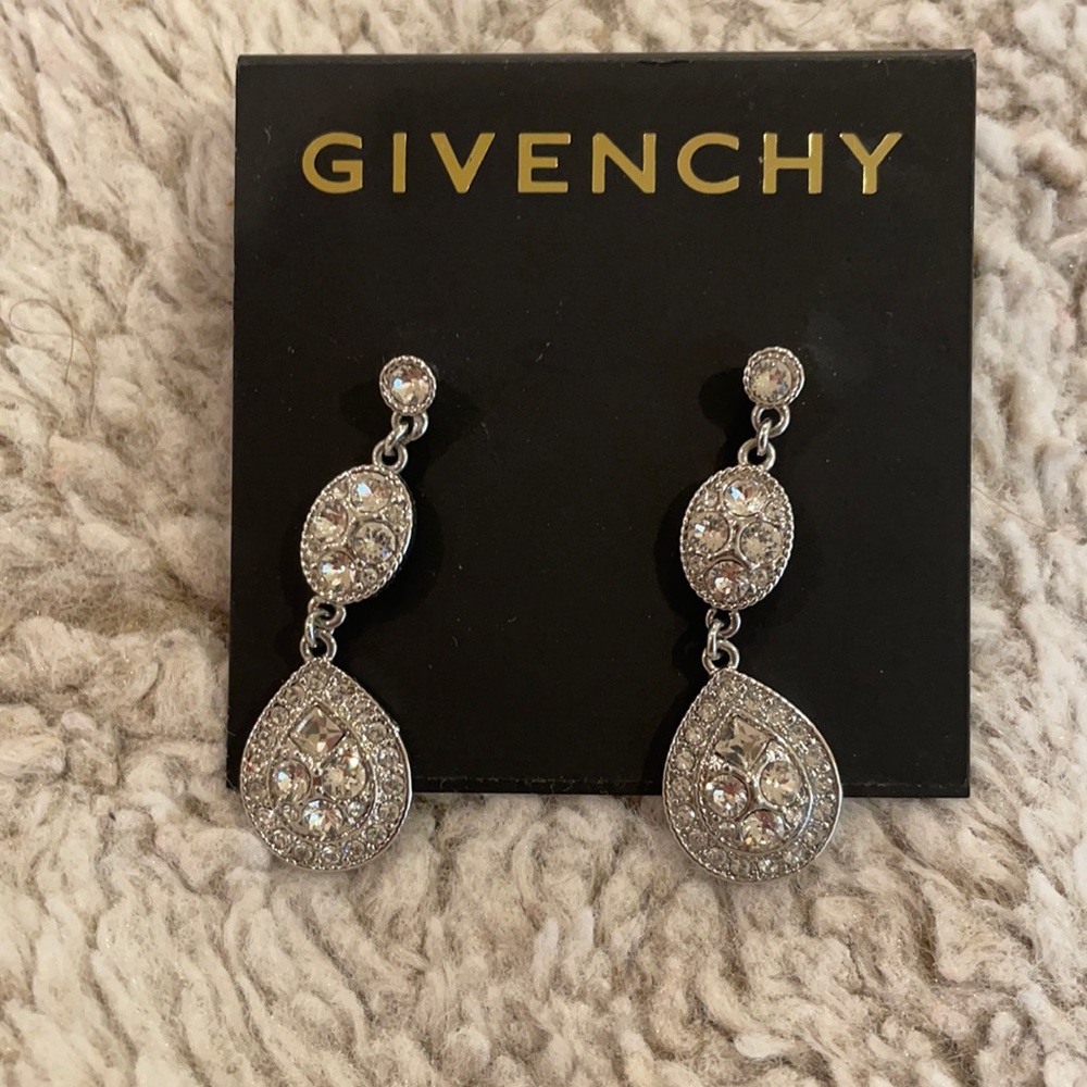 Givenchy crystal earrings🤍